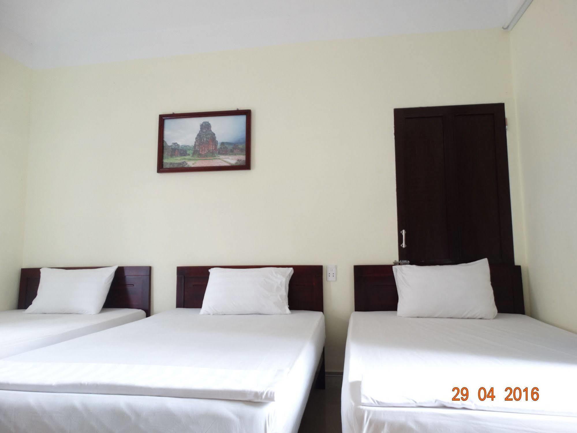 Yellow House Homestay Hội An Buitenkant foto