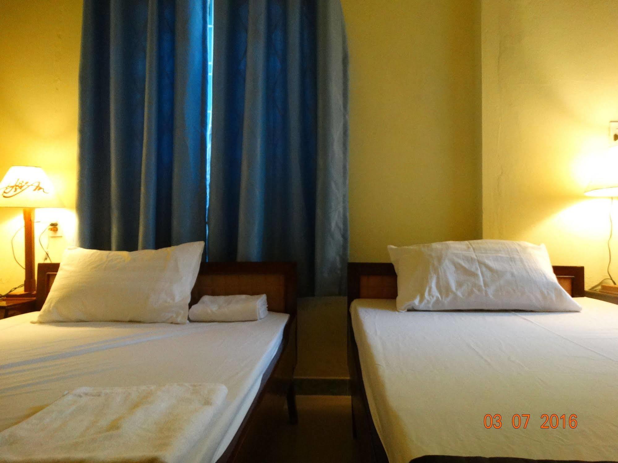 Yellow House Homestay Hội An Buitenkant foto